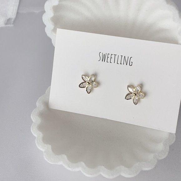 [14K Gold Plated] Flower Stud Earrings - Picture 7 of 9